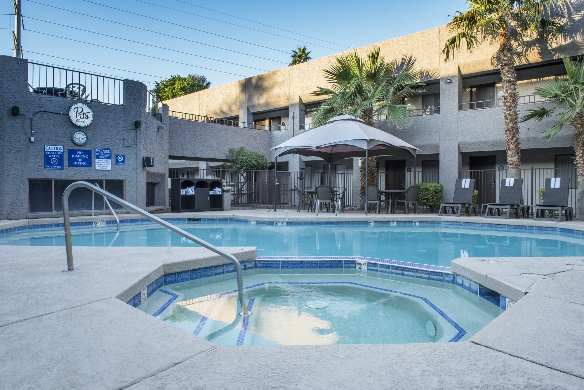 Hotel Tempe/Phoenix Airport Innsuites Hotel & Suites Экстерьер фото